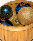 Blå julekule med røde karper 10 cm
